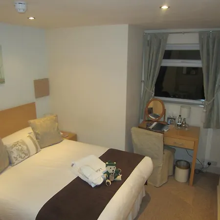 Barnfield House
