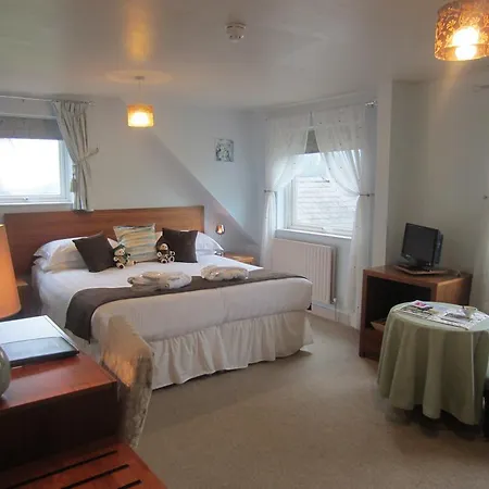 Barnfield House 4*